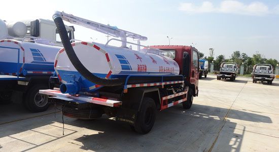 楚勝牌CSC5073GXEJ型江鈴吸糞車(chē)