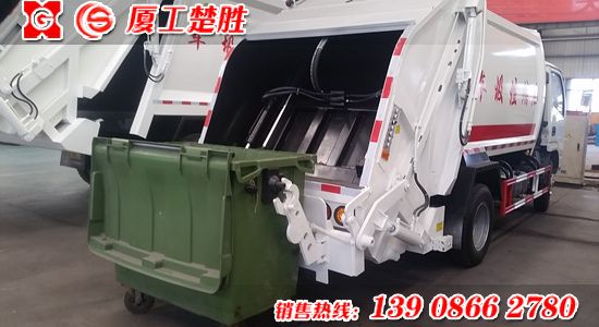 楚勝牌國(guó)五排放6方壓縮式垃圾車(chē)
