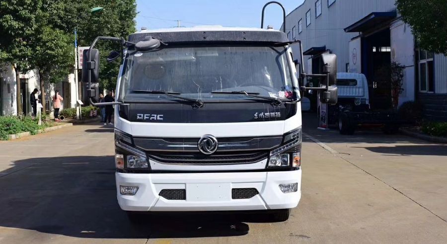 日產(chǎn)發(fā)動(dòng)機(jī)8方壓縮垃圾車(chē)
