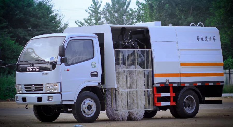 東風(fēng)多利卡護(hù)欄清洗車(chē)