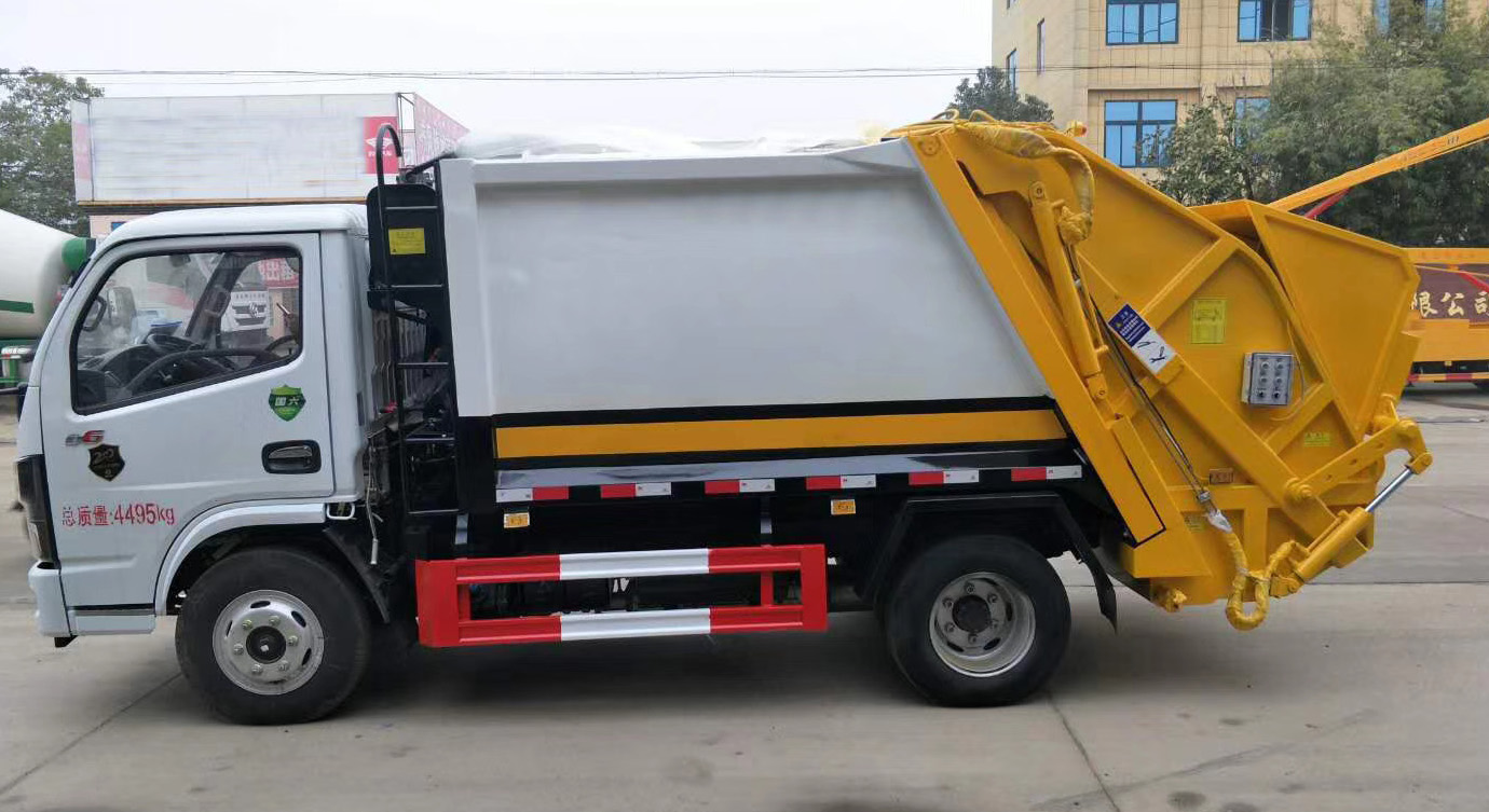 國(guó)六多利卡 6方壓縮式垃圾車(chē)