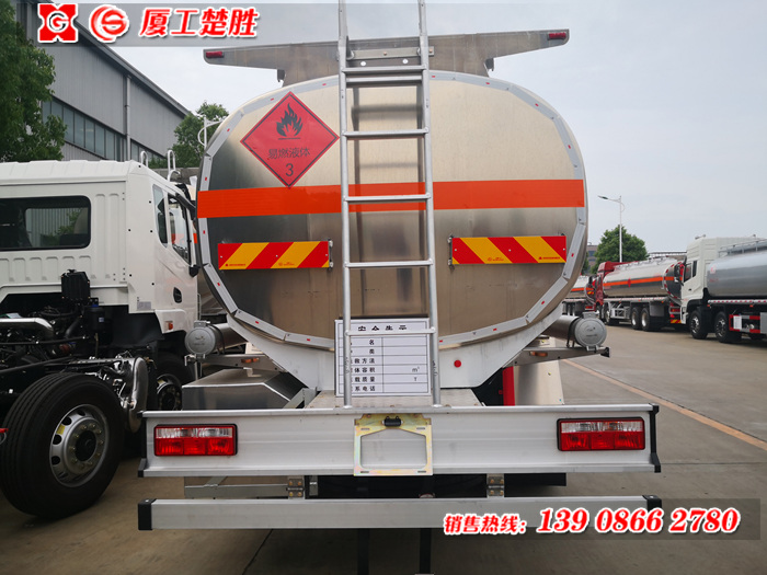 多利卡D9汽油14.3方，柴油16.2方鋁合金運(yùn)油車