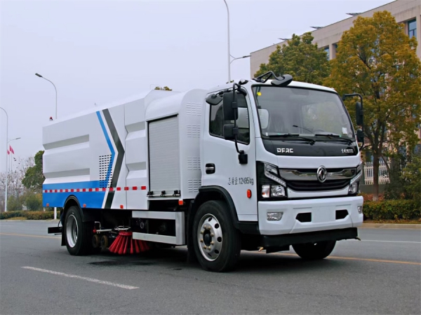 東風(fēng)多利卡純電動洗掃車