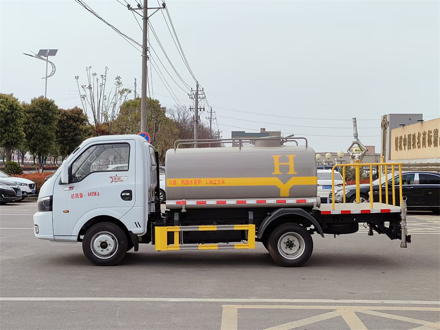 東風(fēng)途逸2方藍牌灑水車