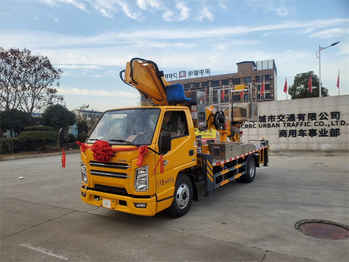 江鈴24米直臂高空作業(yè)車發(fā)往龍巖武平，祝賴總用車愉快